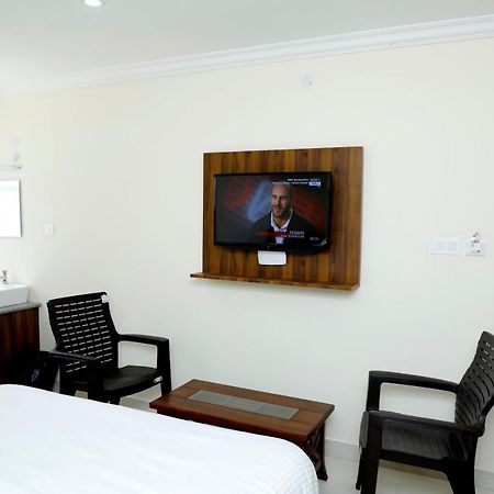 Cnr Residency Hotel Madanapalle Exterior photo