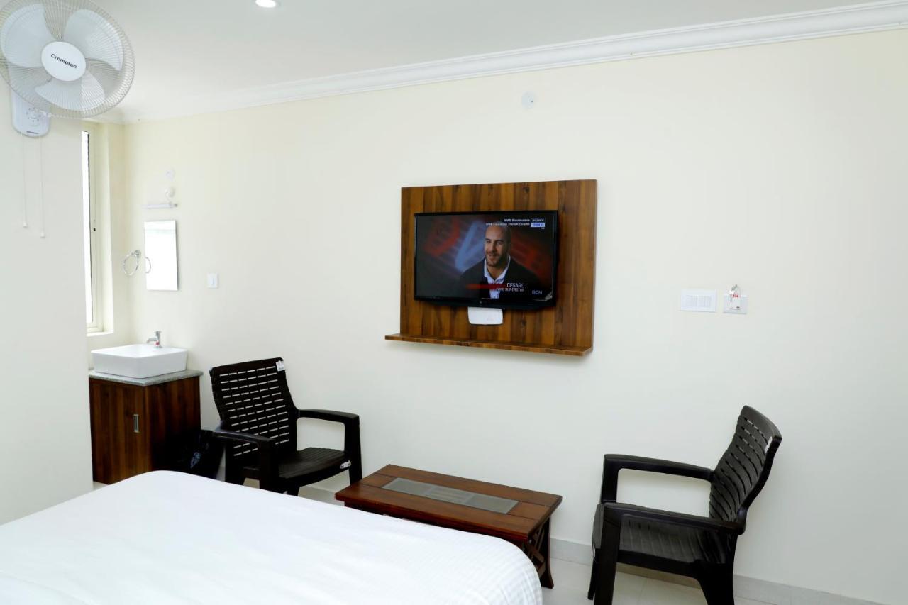 Cnr Residency Hotel Madanapalle Exterior photo