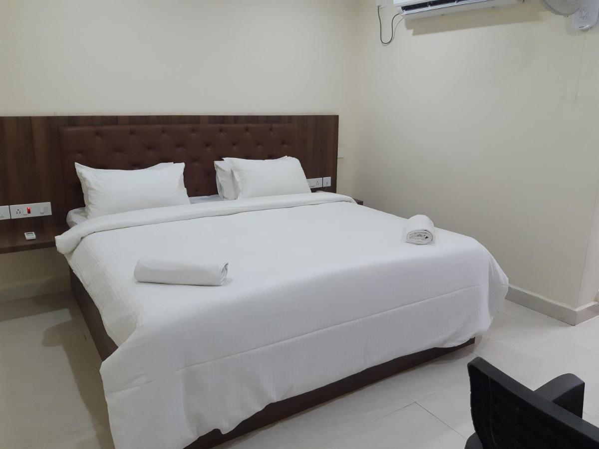 Cnr Residency Hotel Madanapalle Exterior photo