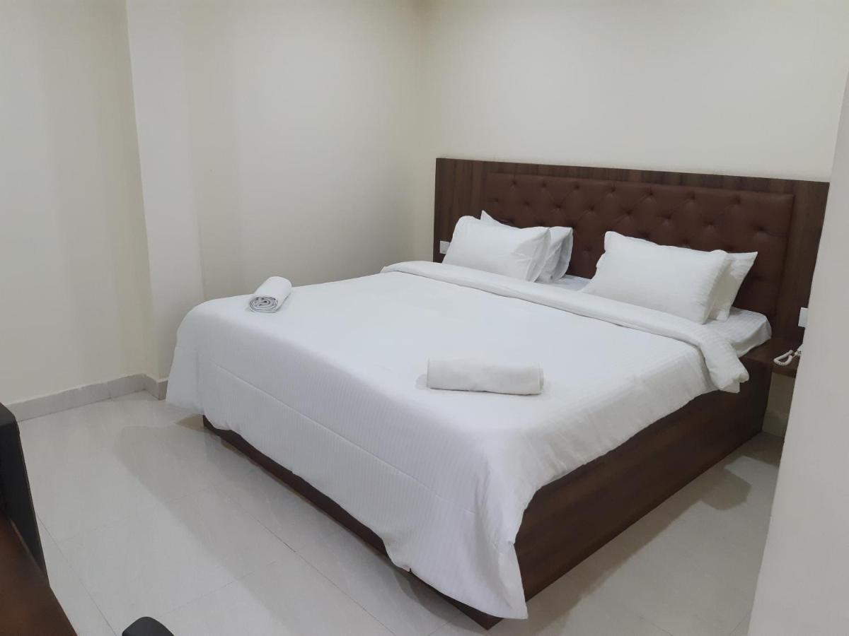 Cnr Residency Hotel Madanapalle Exterior photo
